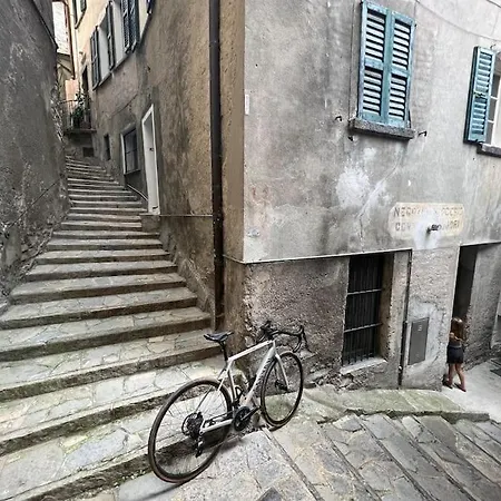 Feriehus Casa Curie 17 In Borgo Storico Moltrasio