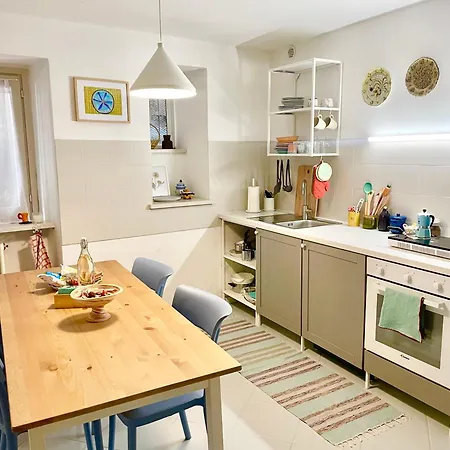 Casa Curie 17 In Borgo Storico Moltrasio